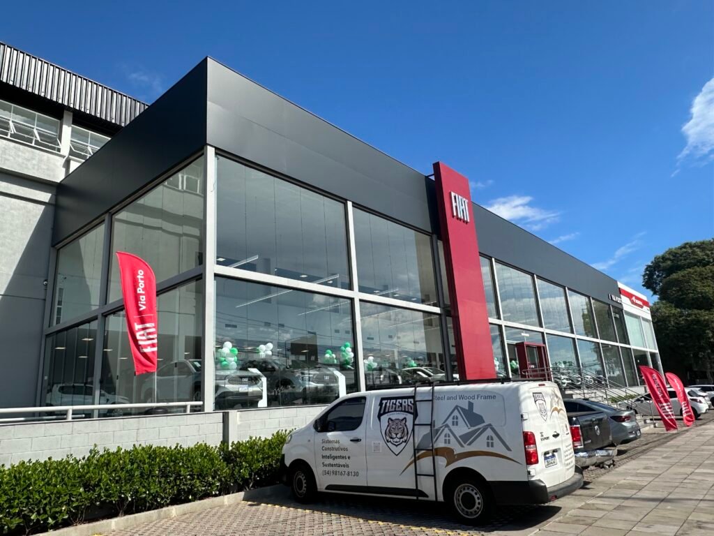 Fachada da Via Porto com revestimento em ACM